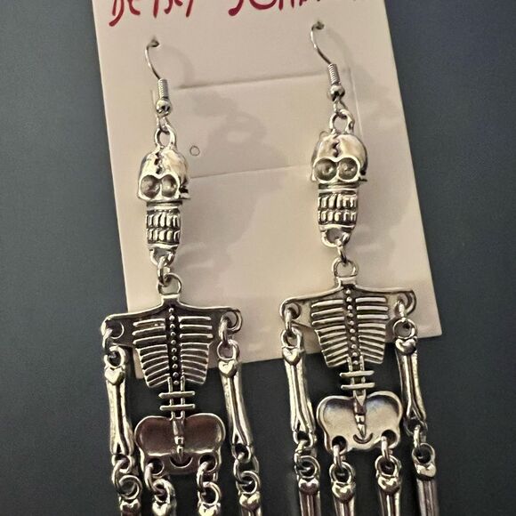 🩶 ON SALE 🩶 Betsey Johnson Metallic Skeleton Dangle Earrings 🩶 - Picture 5 of 10